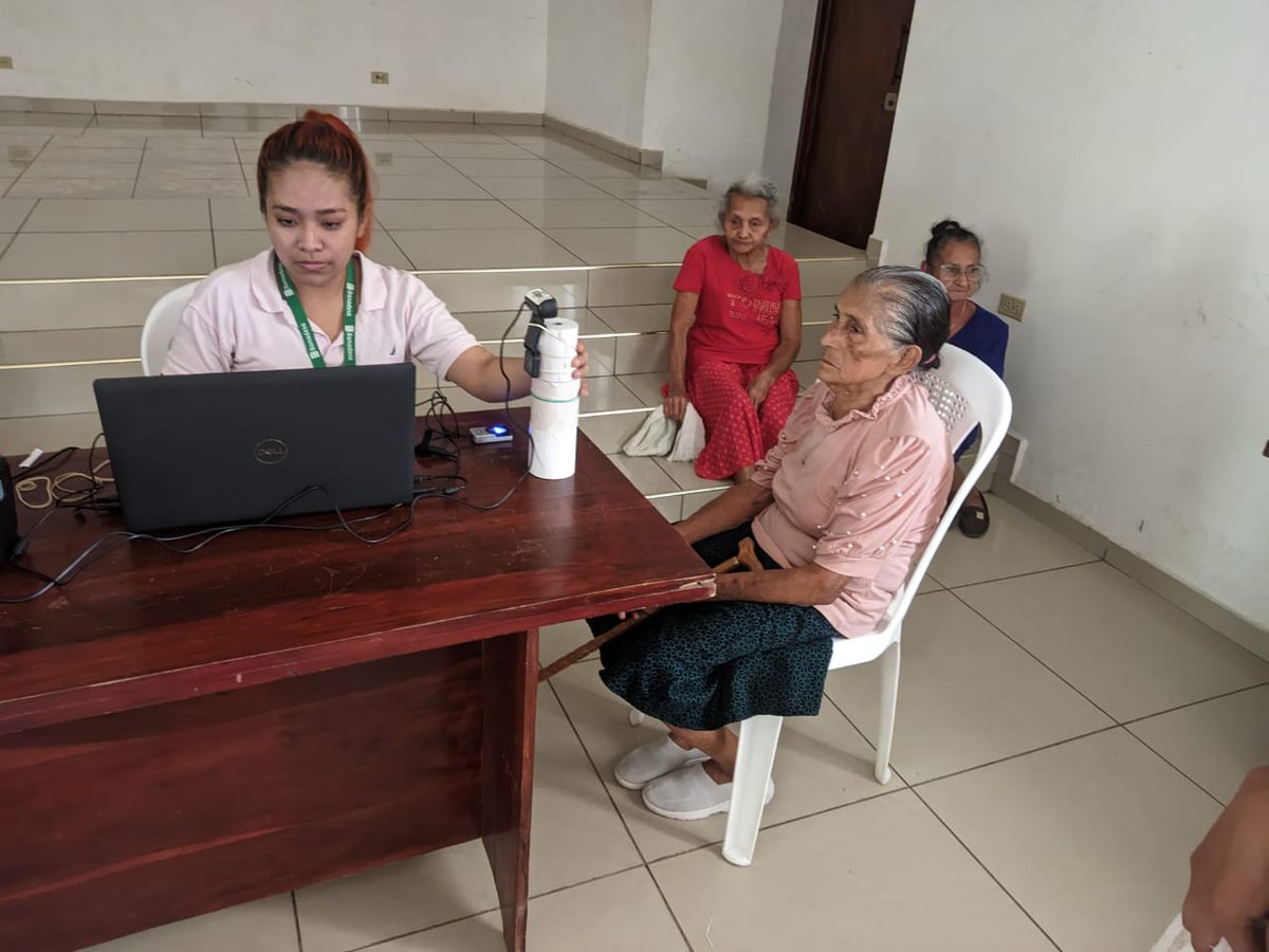 ProasolHN's tweet photo. #PROASOL el día de hoy continúa pagando en los municipios del departamento de La Paz siendo Mercedes de Oriente y San Antonio del Norte donde los cajeros de #BANADESA hicieron el pago del #BonoOro, #BonoEsperanza y #BecasSolidarias a la población.
#XiomaraSíCumple https://t.co/Atkf8ljh1i