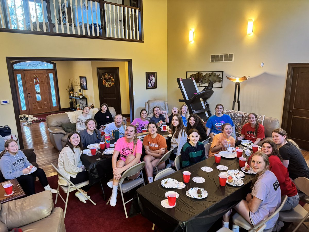 Fueling up for first round of Sectional play tomorrow! Come out and support the Lady Mounties tomorrow night following the first game that starts at 6pm! #SMVB <a href="/ihsvca/">IHSVCA</a> <a href="/mountie_maniacs/">Southmont Athletics</a>