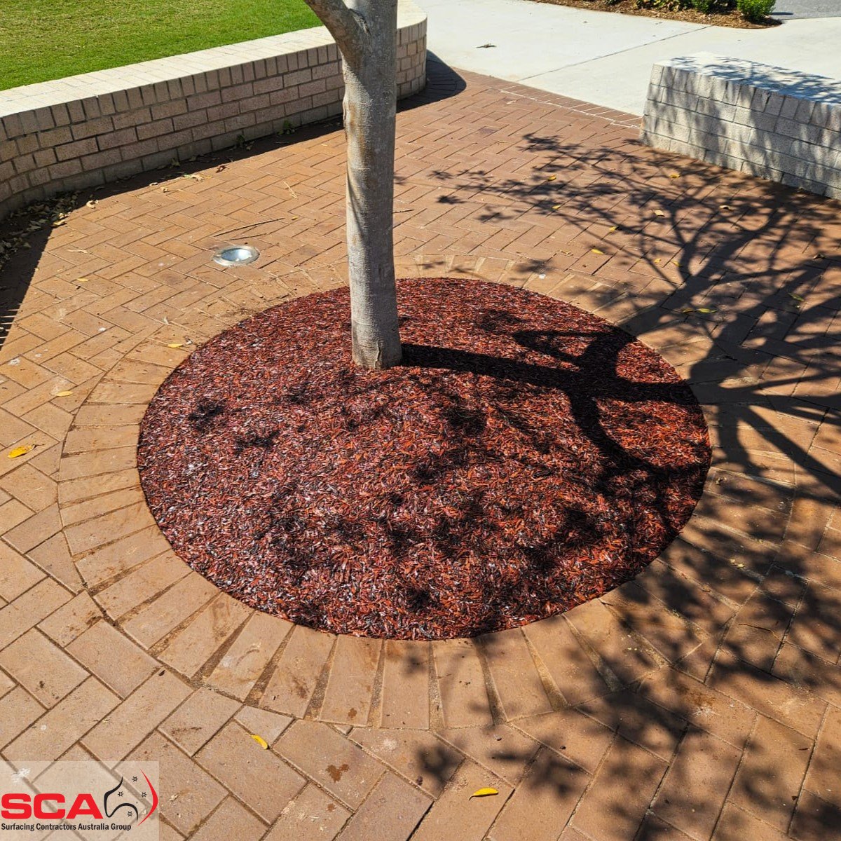 Surfcongroup's tweet photo. Our QLD team returned to Mueller College to install bonded #rubbermulch across another 3 areas. The popularity of this product is growing thanks to the positive impact it can have across a variety of different applications. A great option for pathways, schools + tree pits. https://t.co/wepsnc6kMl