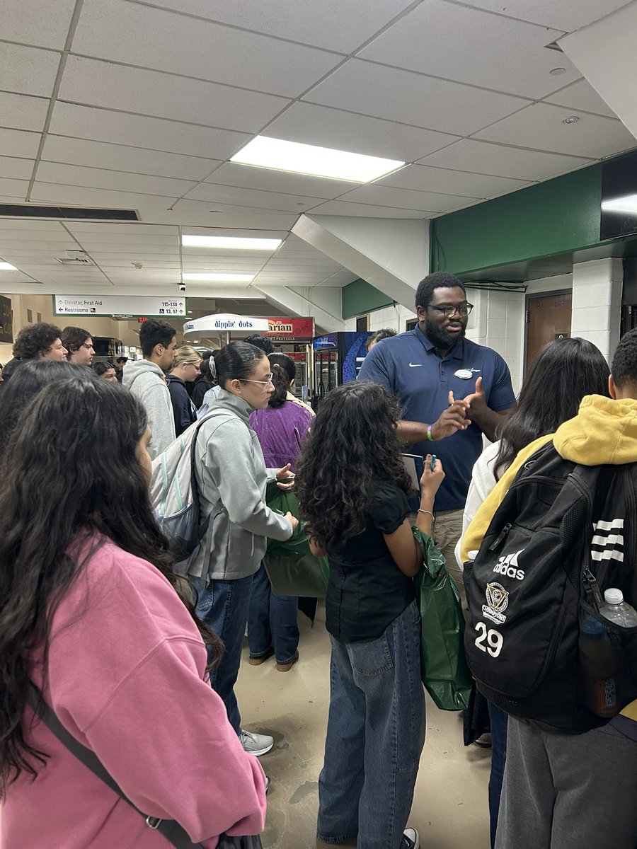 Today we took 45 seniors to the Alcanza College Fair at GMU- Eagle Bank Arena! Our students got to visit with over 120 colleges from all over the nation and we hope this gave them the opportunity to learn from different colleges as they start their college applications!
