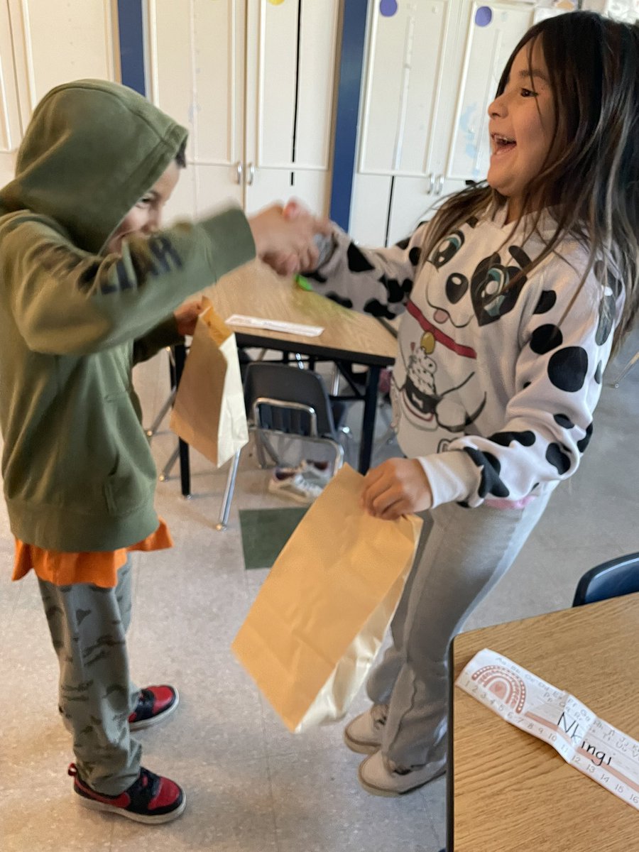 msbenoitsclass's tweet image. BARTER & TRADE! 🫱🏼🫲🏾
During today’s Treaty studies, students in room 9 learned about bartering and trading! We then put our learning to practice at the ROOM 9 TRADE POST!
Each student received a barter bag. They had to communicate with their classmates to seal some fair deals! 🫱🏼🫲🏾