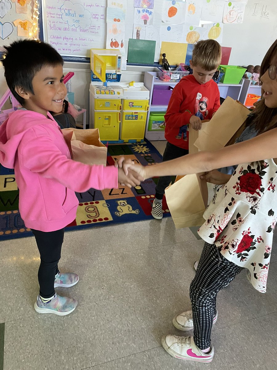 msbenoitsclass's tweet image. BARTER & TRADE! 🫱🏼🫲🏾
During today’s Treaty studies, students in room 9 learned about bartering and trading! We then put our learning to practice at the ROOM 9 TRADE POST!
Each student received a barter bag. They had to communicate with their classmates to seal some fair deals! 🫱🏼🫲🏾