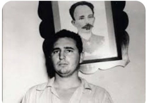 El 16 de octubre de 1953 #Fidel pronunció su histórico alegato "La Historia me Absolverá". Denunció los crímenes de la tiranía y explicó el programa de la Revolución. Su posterior difusión fue decisiva para movilizar al pueblo. #CubaViveEnSuHistoria 
<a href="/DrRobertoMOjeda/">Dr. Roberto Morales Ojeda</a>