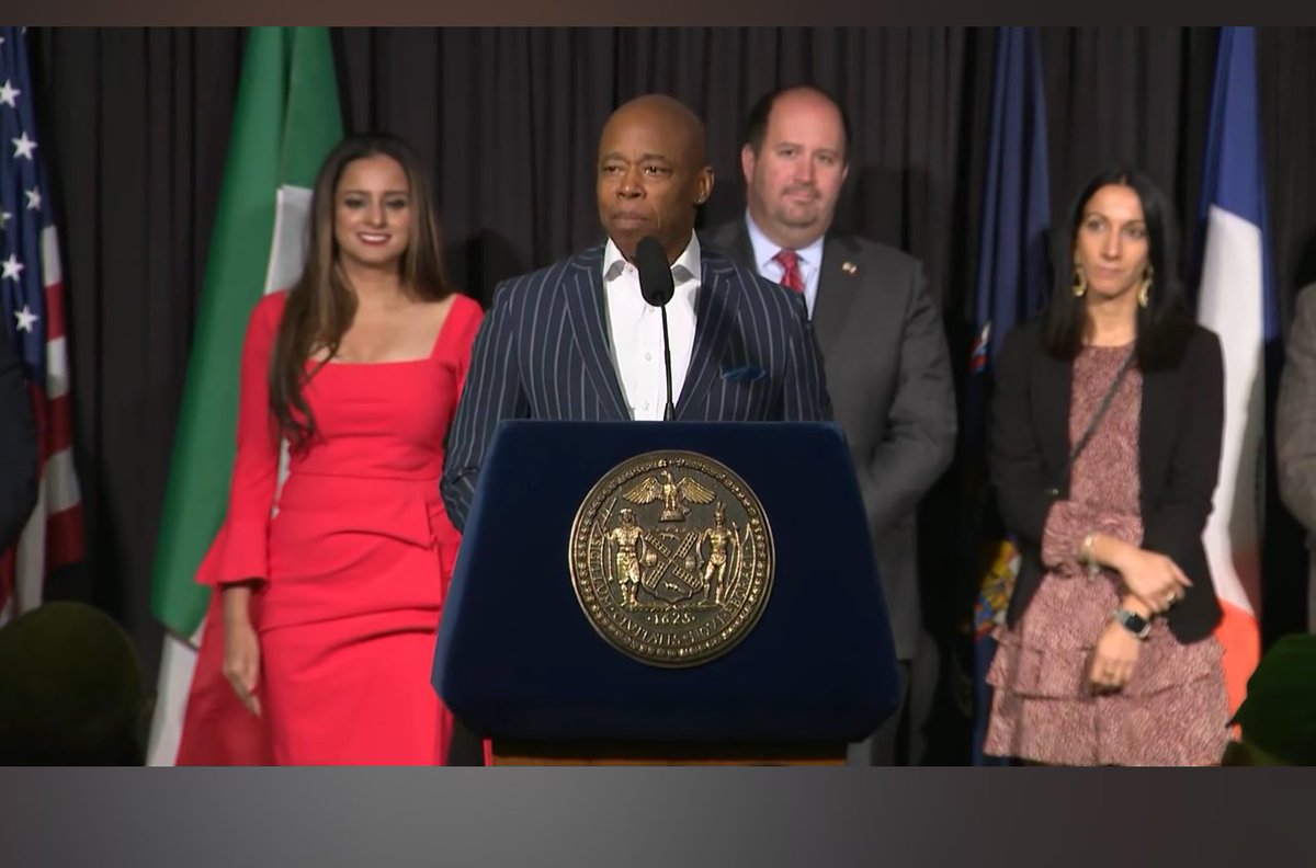 katie_honan's tweet photo. “We are the Rome of America!” @NYCMayor says at Gracie Mansion event for Italians. Bold considering there is already another Rome, NY
https://t.co/5Q92h49Nkr https://t.co/mU7TyikXL5