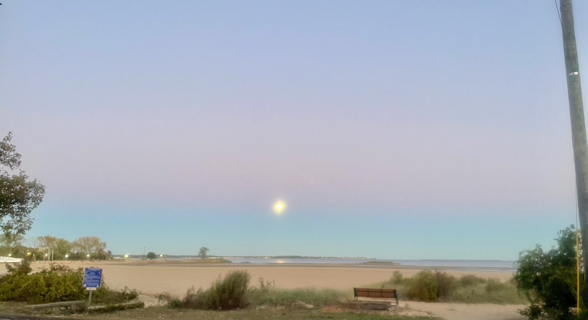 _silvergal's tweet image. Erev Sukkot moon ❤️ #jewishholidays #reflection #gratitude