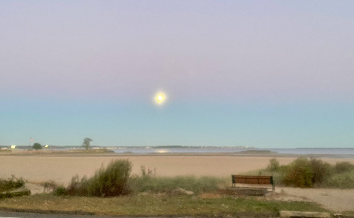 _silvergal's tweet image. Erev Sukkot moon ❤️ #jewishholidays #reflection #gratitude