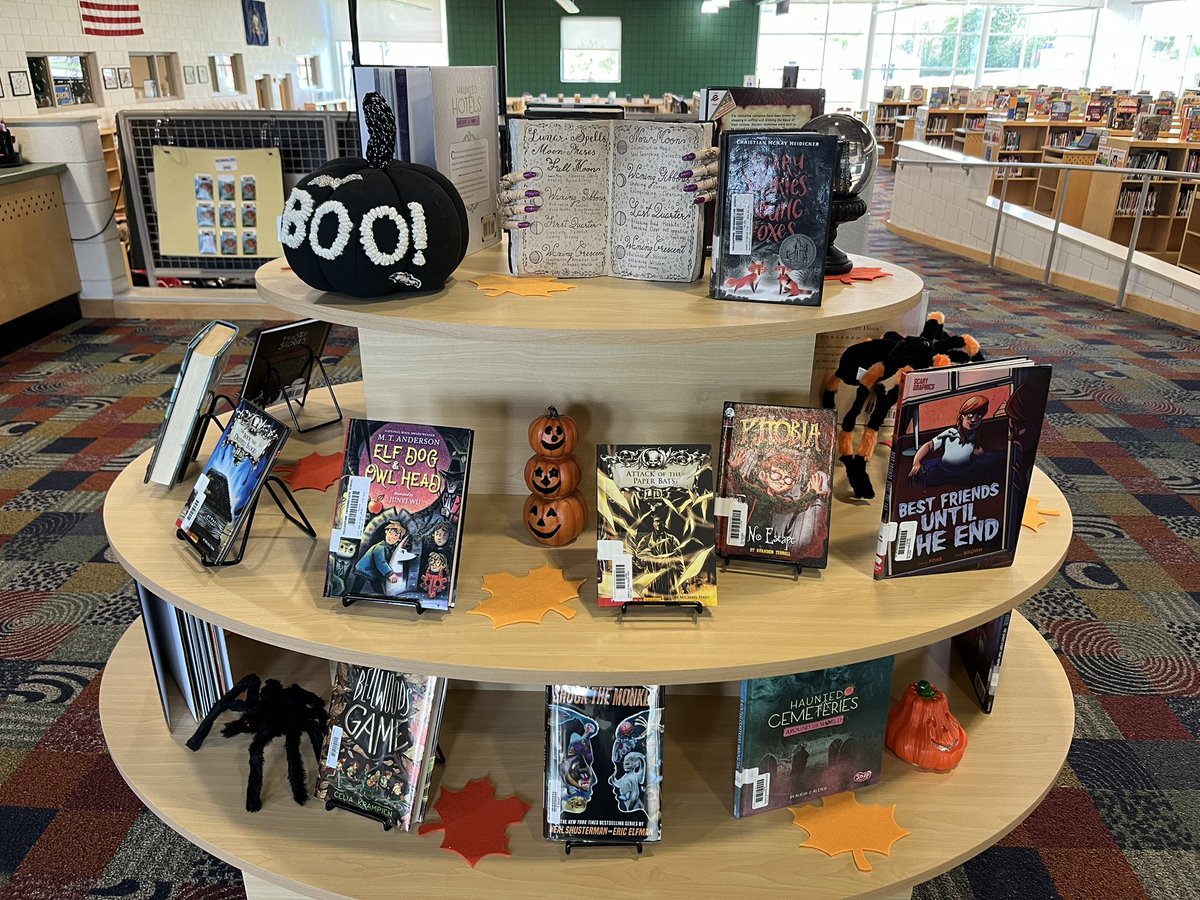 DAISLibrary's tweet image. It’s spooky season in the library! 📚👻🎃🕷️