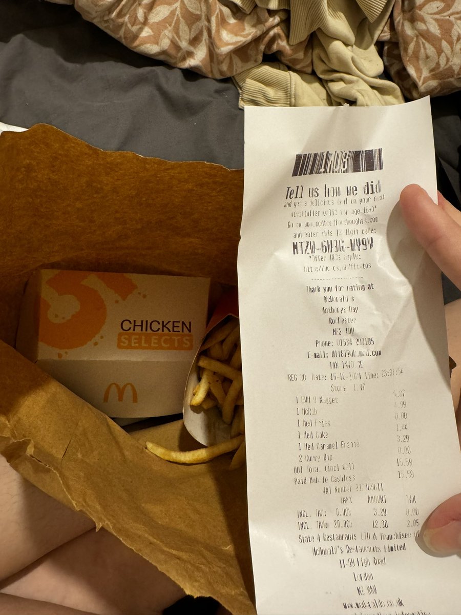 Jess_Marnell's tweet photo. @McDonaldsUK I went through the drive thru and was given the wrong order. The store refused to correct their mistake even with the receipt. I have no drinks and the wrong food. I need a refund please https://t.co/jDpYK2N8Q6