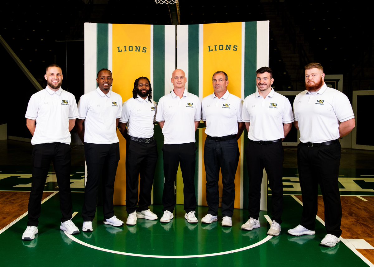 BerzatLamont's tweet photo. YEAR 3 full circle moment for me.I realize I was just in these guys shoes 3 years ago. I know the blood, sweat &amp; tears they go thru &amp; it’s all worth it. Nothing makes me happier knowing I get to wake up everyday to help these young men become better in every aspect of their lives https://t.co/T9LbhpLckS
