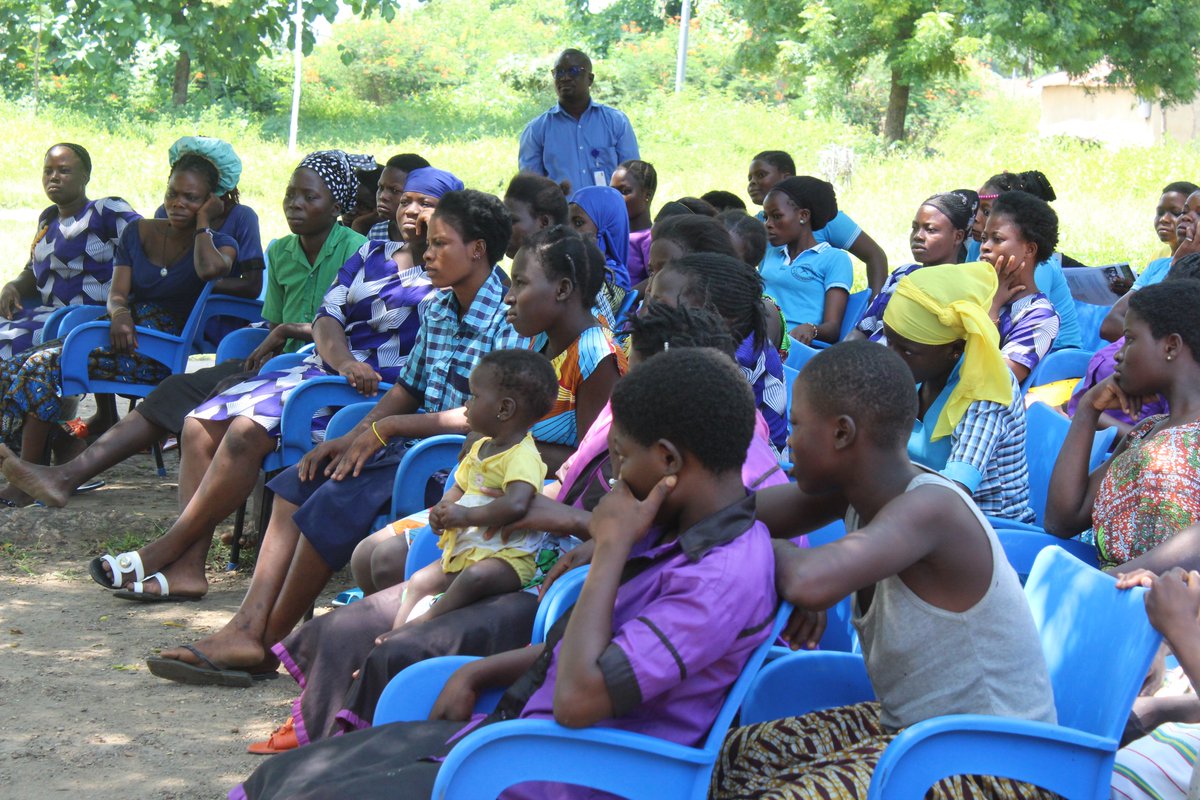 PlanIntTogo's tweet photo. 897 jeunes dont 876 filles et 6 filles handicapées, ont été renforcées sur l'hygiène menstruelle dans 15 villages des Plateaux, précisément dans les préfectures de l'Anié, de l’Ogou, de Haho et du Moyen-Mono avec l'appui du projet WASH IV.
#StandWithGirls #HygièneMenstruelle https://t.co/DvYmpvyr1N