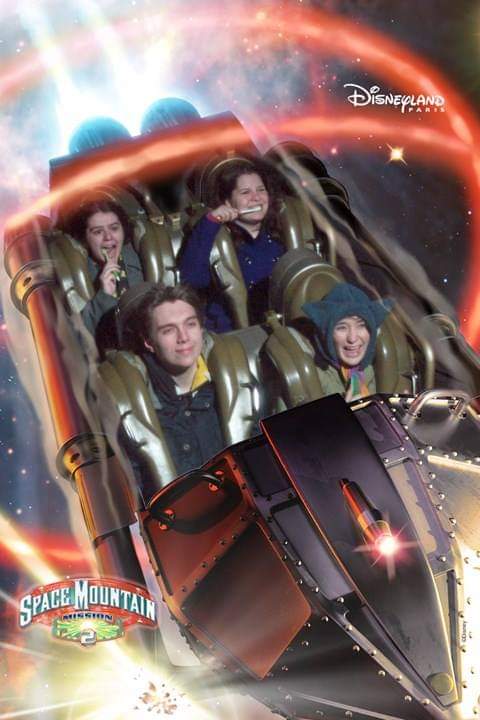 xPrincessEmily's tweet photo. @RichieFirth @bushontheradio @absoluteradio Here is the aforementioned photo of the strangest place I have ever brushed my teeth. Me and my friend Gari in the back row making sure to stay fresh and clean whilst enjoying a rollercoaster https://t.co/6DZkrFRX6h