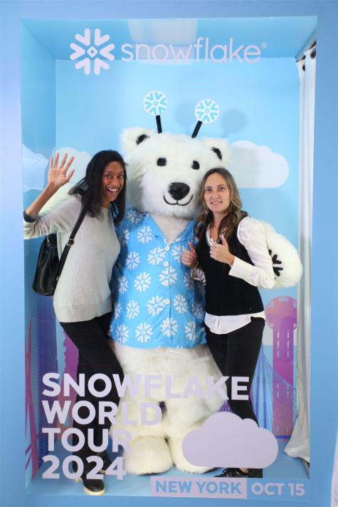 datacated_'s tweet image. After a fun day at the Snowflake World Tour in NYC, we went downtown to check out the Elephant Migration 🐘 

PS - thanks Merrill Albert for letting me know this exists!

BTW - we got the Snowflake bear 🐻 to squeeze into a photo booth with us 😆

#TechEvents #CloudData…