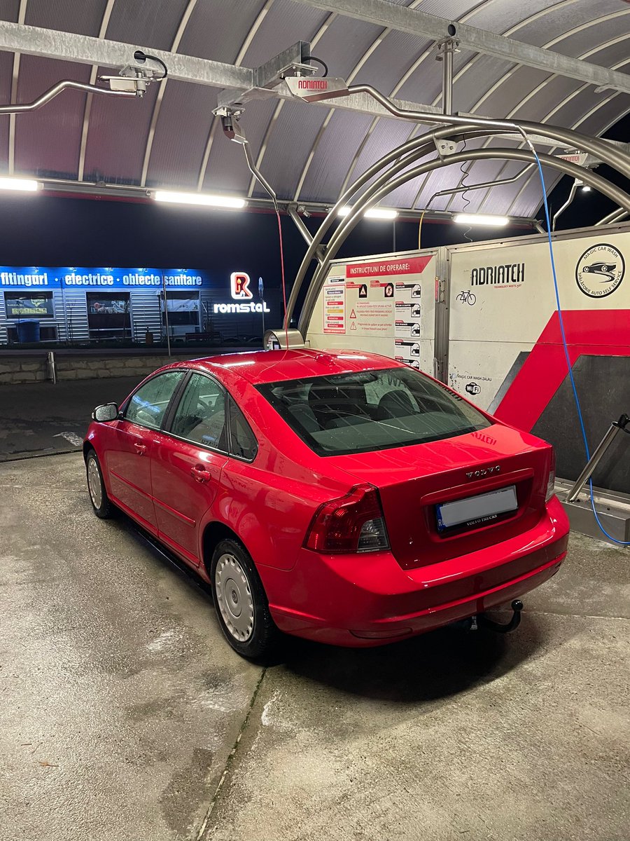 Gave the tractor a good wash. Now at 273.000km.