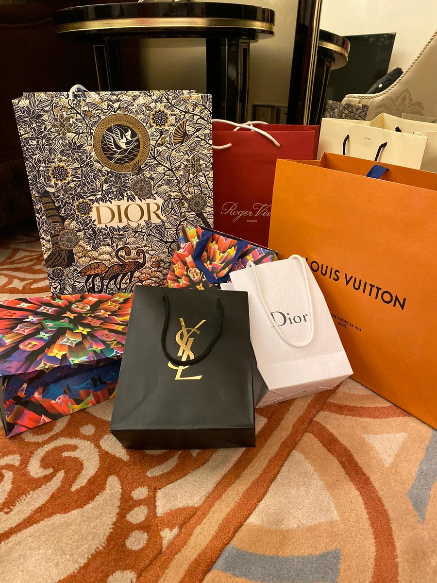 EllaJacque622's tweet photo. Buying luxury goods https://t.co/ffLepwZyfa