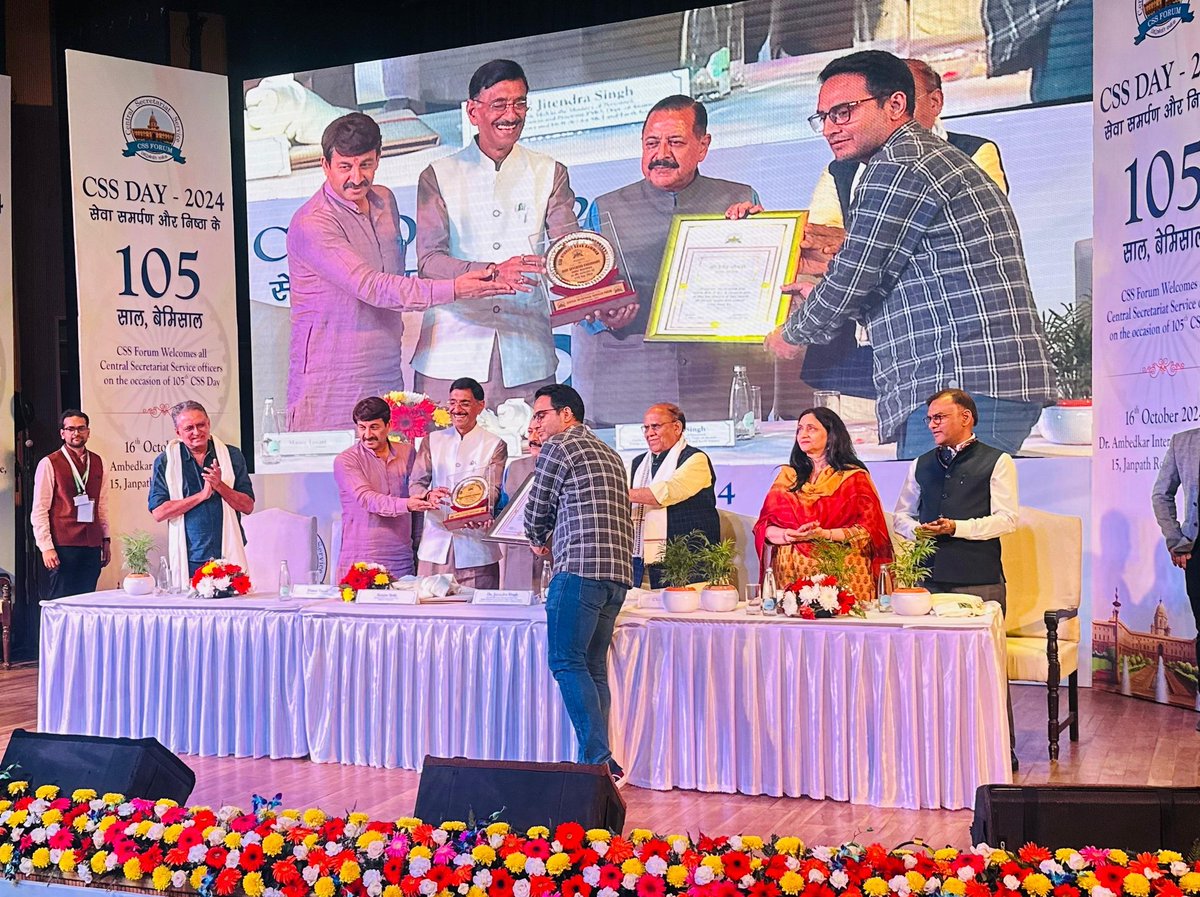 SethSanjayMP's tweet image. आज नई दिल्ली में 105th Central Secretariat Service Day पर आयोजित समारोह में शामिल हुआ। कार्यक्रम में प्रमुख रूप से कार्मिक, लोक शिकायत और पेंशन राज्य मंत्री श्री @DrJitendraSingh जी और सांसद श्री @ManojTiwariMP जी की गरिमामय उपस्थिति रही। इस सेवा से जुड़े सभी लोगों को बधाई दिया।