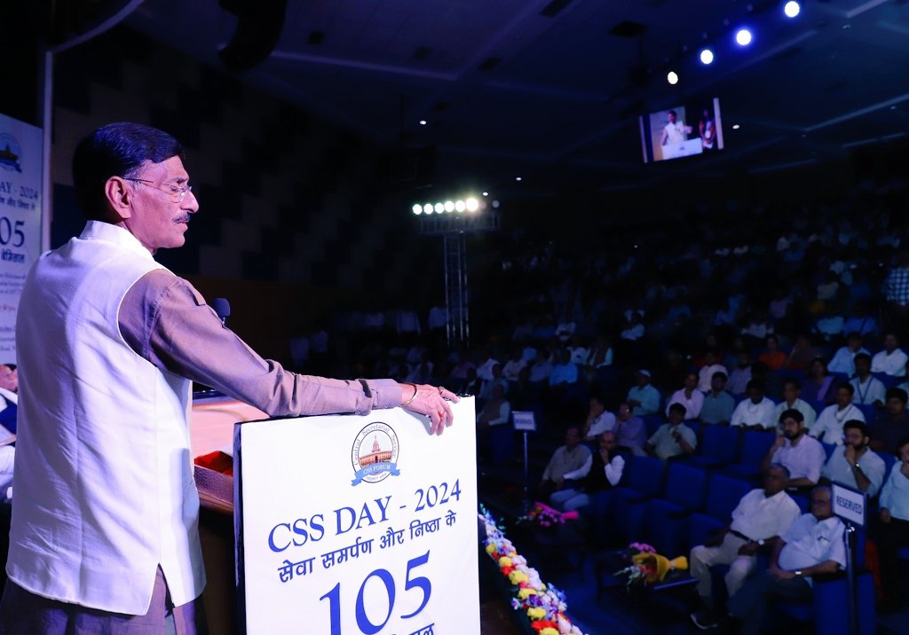 SethSanjayMP's tweet image. आज नई दिल्ली में 105th Central Secretariat Service Day पर आयोजित समारोह में शामिल हुआ। कार्यक्रम में प्रमुख रूप से कार्मिक, लोक शिकायत और पेंशन राज्य मंत्री श्री @DrJitendraSingh जी और सांसद श्री @ManojTiwariMP जी की गरिमामय उपस्थिति रही। इस सेवा से जुड़े सभी लोगों को बधाई दिया।