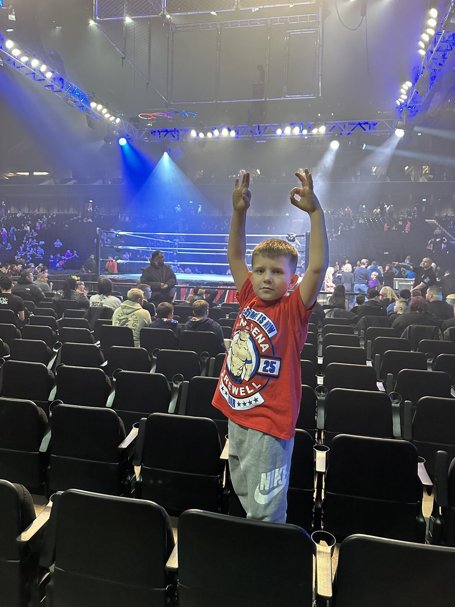 ashley_kirkman's tweet photo. #WWEManchester https://t.co/rpXHHAe8Ej