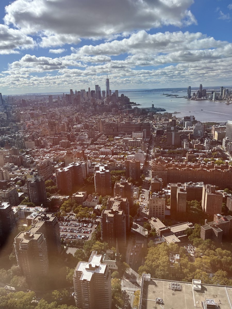 EgoActus's tweet photo. The views from work today. The building I live in is in the foreground of the shot looking downtown. https://t.co/Pj3kZA7VCU