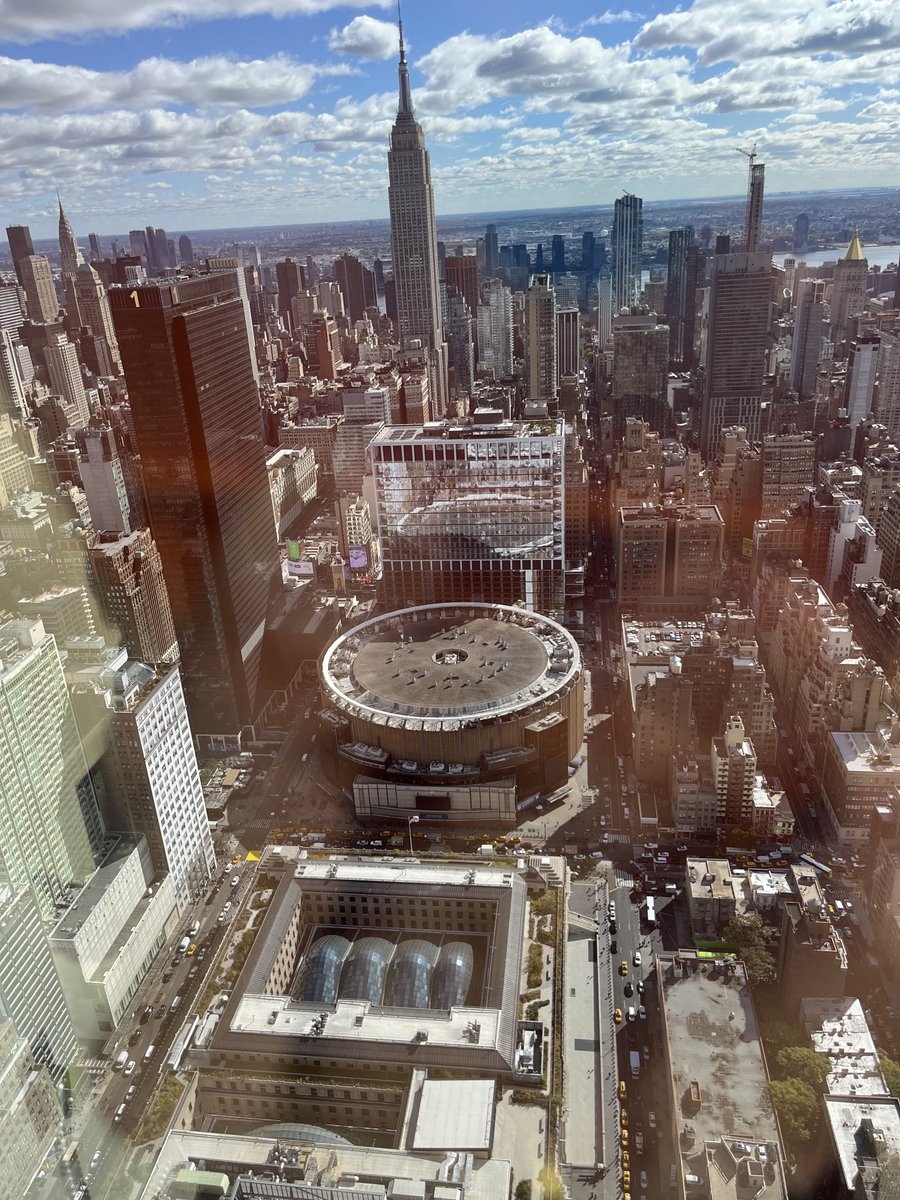 EgoActus's tweet photo. The views from work today. The building I live in is in the foreground of the shot looking downtown. https://t.co/Pj3kZA7VCU