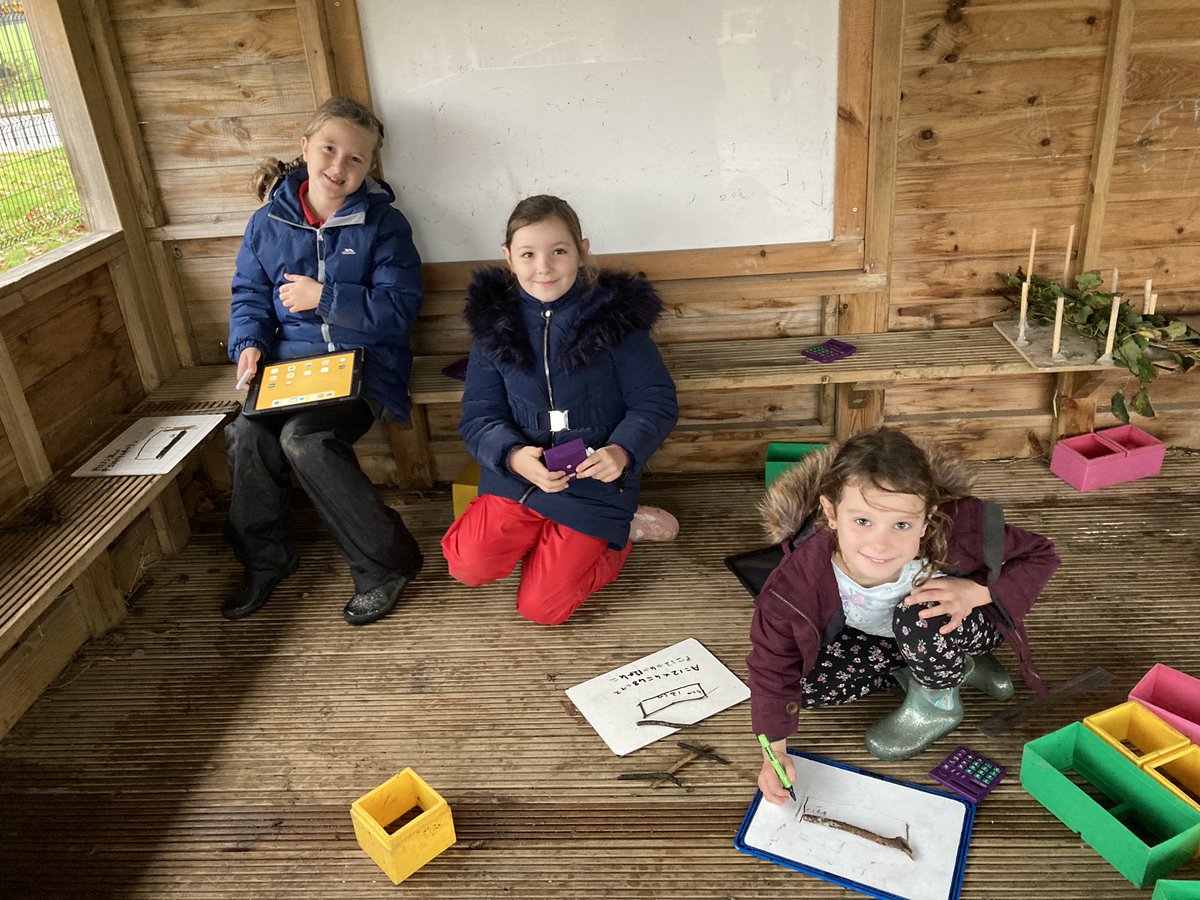 MissGattYGDS's tweet photo. Amser Antur yn mesur perimedr ac arwynebedd a dechrau adeiladu tΕ· crwn π Measuring perimeter and area and starting to build our very own roundhouse π#DSCynefin #DSRhif #DSDyn https://t.co/WyM7dYuKi2