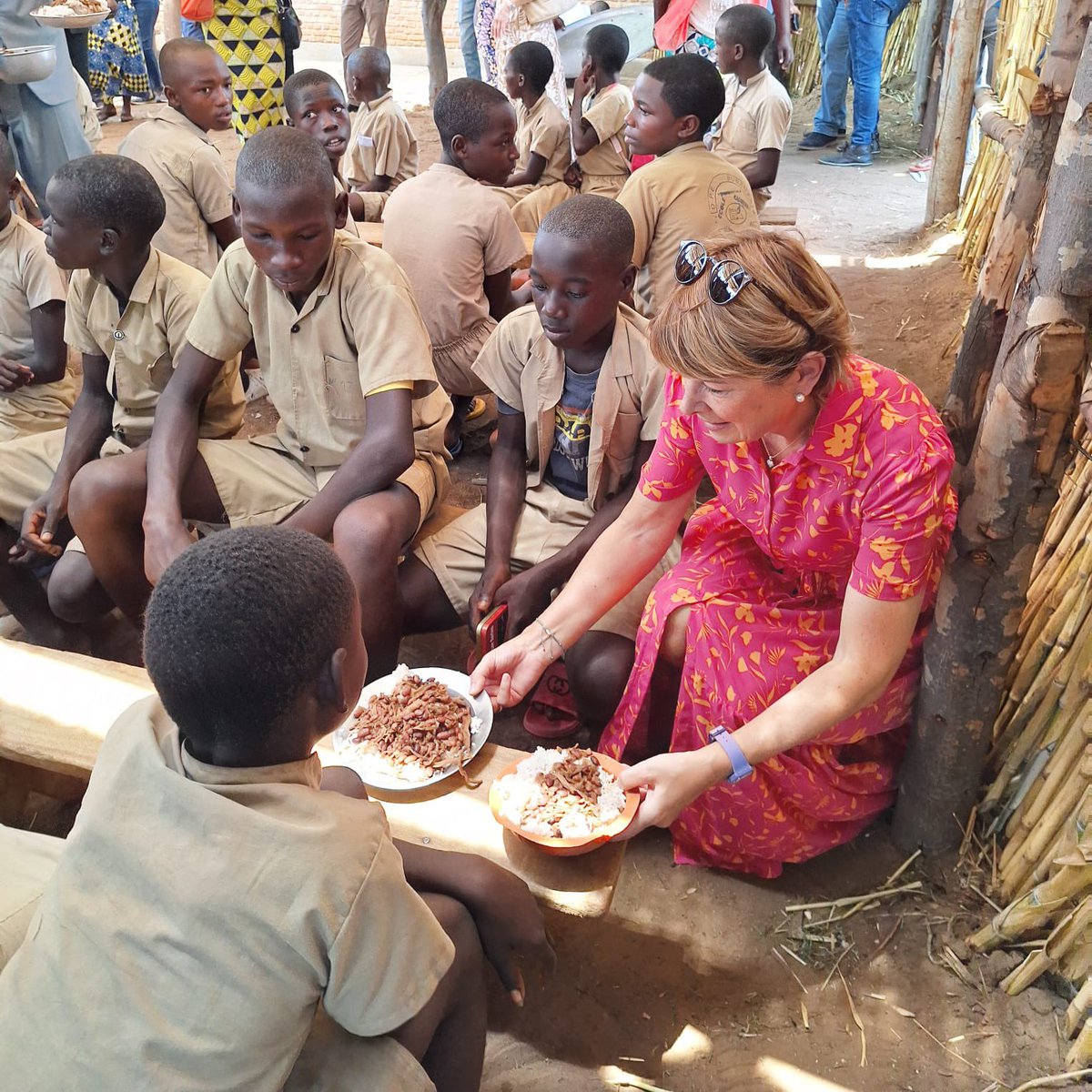 Riche première journée au 🇧🇮, avec la visite du Consulat de Monaco à #Bujumbura et la signature d’un accord avec <a href="/WFP/">World Food Programme</a>. La distribution des repas aux élèves de l’Ecofo Kagwema2 à Bubanza a été un moment fort. Merci pour votre accueil. <a href="/cooperationMC/">La Coopération monégasque</a> <a href="/GvtMonaco/">Gouvernement Monaco</a> <a href="/SibiLMarriott/">Sibi Lawson-Marriott</a>