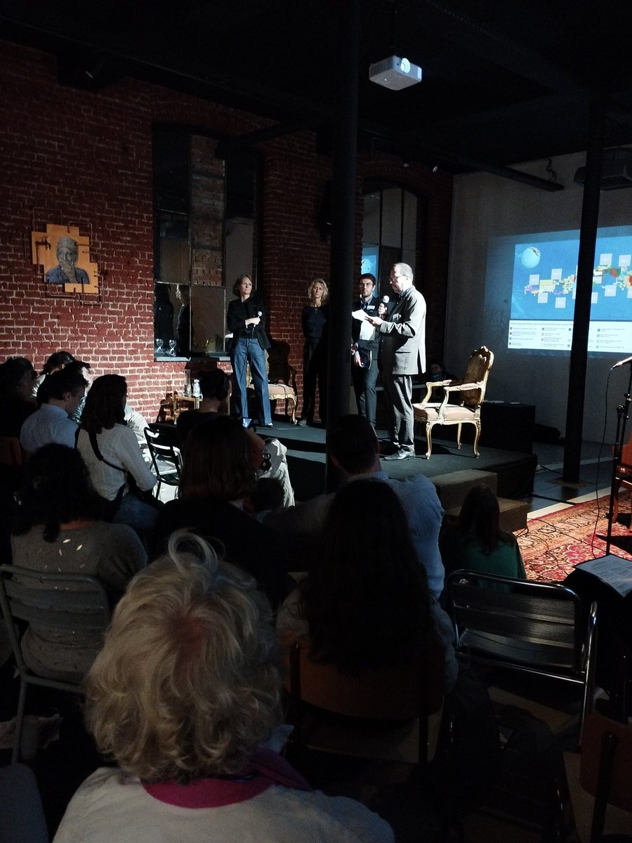 So much energy and commitment to not giving UP to protect the ocean at the Time's UP event organised by <a href="/Bloom_FR/">BLOOM Association</a> 💪👏💦