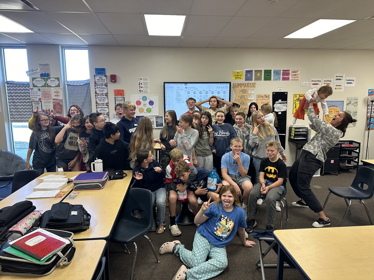 The 7th graders have been begging me to bring Sunny to school… They finally got their wish!! 💙