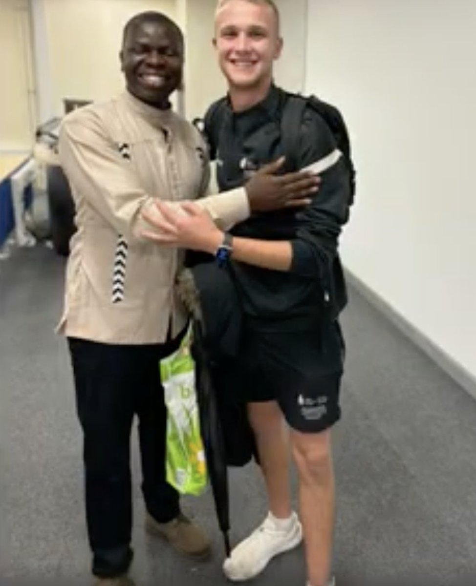 When <a href="/Kom_Dieudonne/">DADUS K</a> a teacher from one of our Rwandan link schools came to visit and work with y3 students <a href="/CMetEdStudies/">CardiffMetPrimaryEdStudies</a> 

youtu.be/kJ5Uex8zbCU

<a href="/PaulBrooksEdu/">Paul Brooks 🌍✊✊🏿✊🏼🙏</a> <a href="/CMetEdStudies/">CardiffMetPrimaryEdStudies</a> <a href="/CMetGlobalOpps/">Global Opportunities</a> <a href="/CardiffMetSU/">Cardiff Met SU</a> <a href="/cardiffmet/">Cardiff Metropolitan University</a>