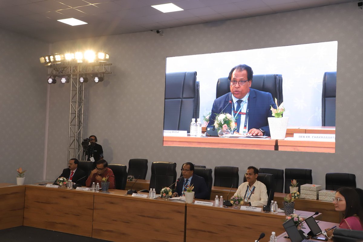 NTIPRIT_DOT's tweet photo. A workshop with Academicians of 5G Use Case Labs was held at IMC 2024 New Delhi  today on 16-10-2024 by National Communications Academy, Department of Telecommunication, Ghaziabad &amp;attended by over 100 participants from premier 100 academic institutions, across  the country.(1/3) https://t.co/gkpwYtdXxi