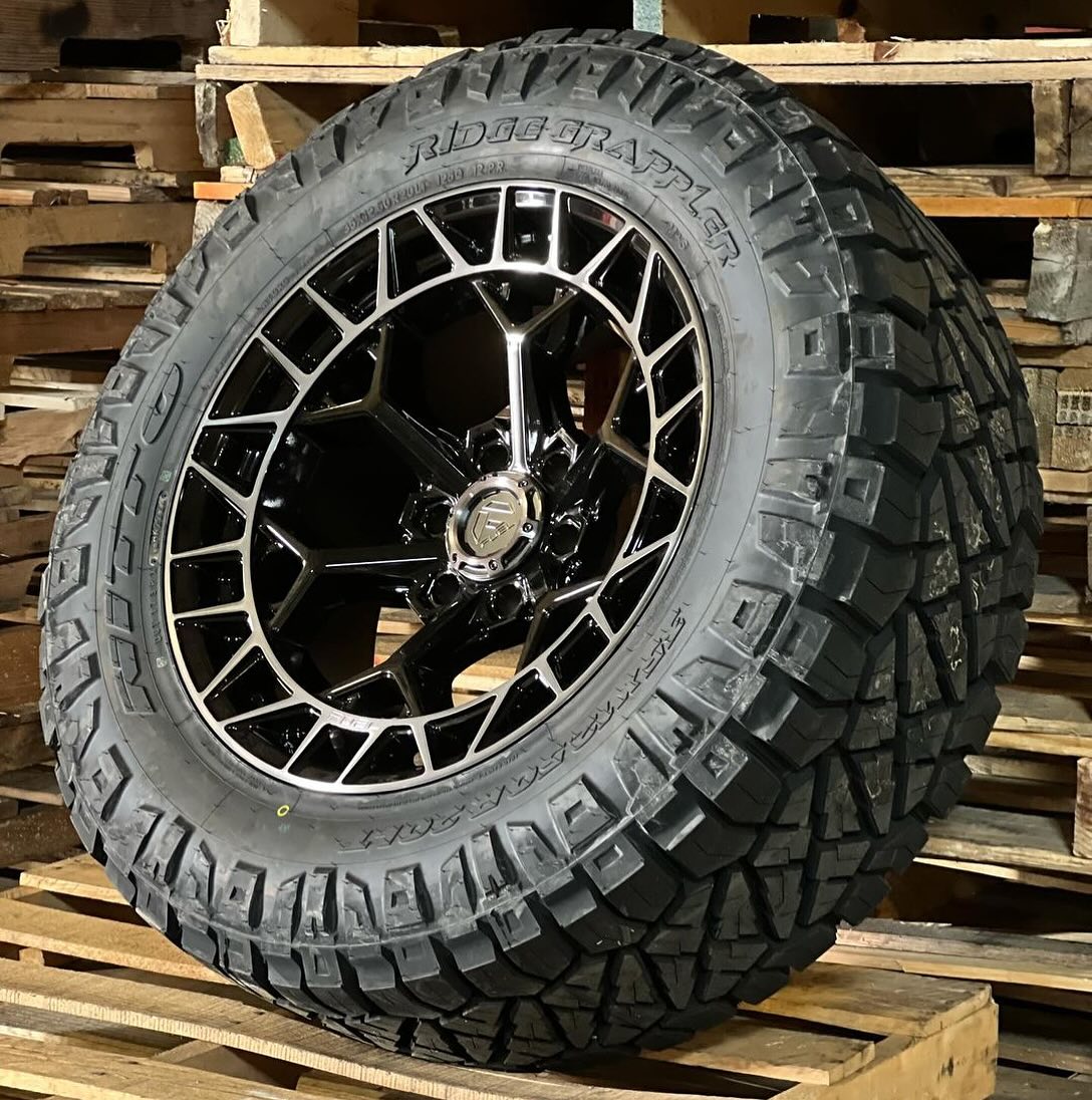 ShopCWO's tweet photo. Check out the Fuel Off-Road FC873 Charger, now compatible with 8-lug wheels!

✨ Finishes: Blackout, Platinum, Platinum Bronze, Gloss Silver with Machined Face, and Gloss Black Brushed Face DDT.

Click the link in our bio for more info! 🔗📸

#fueloffroad #wheels #offroading https://t.co/KWAb8sYea5
