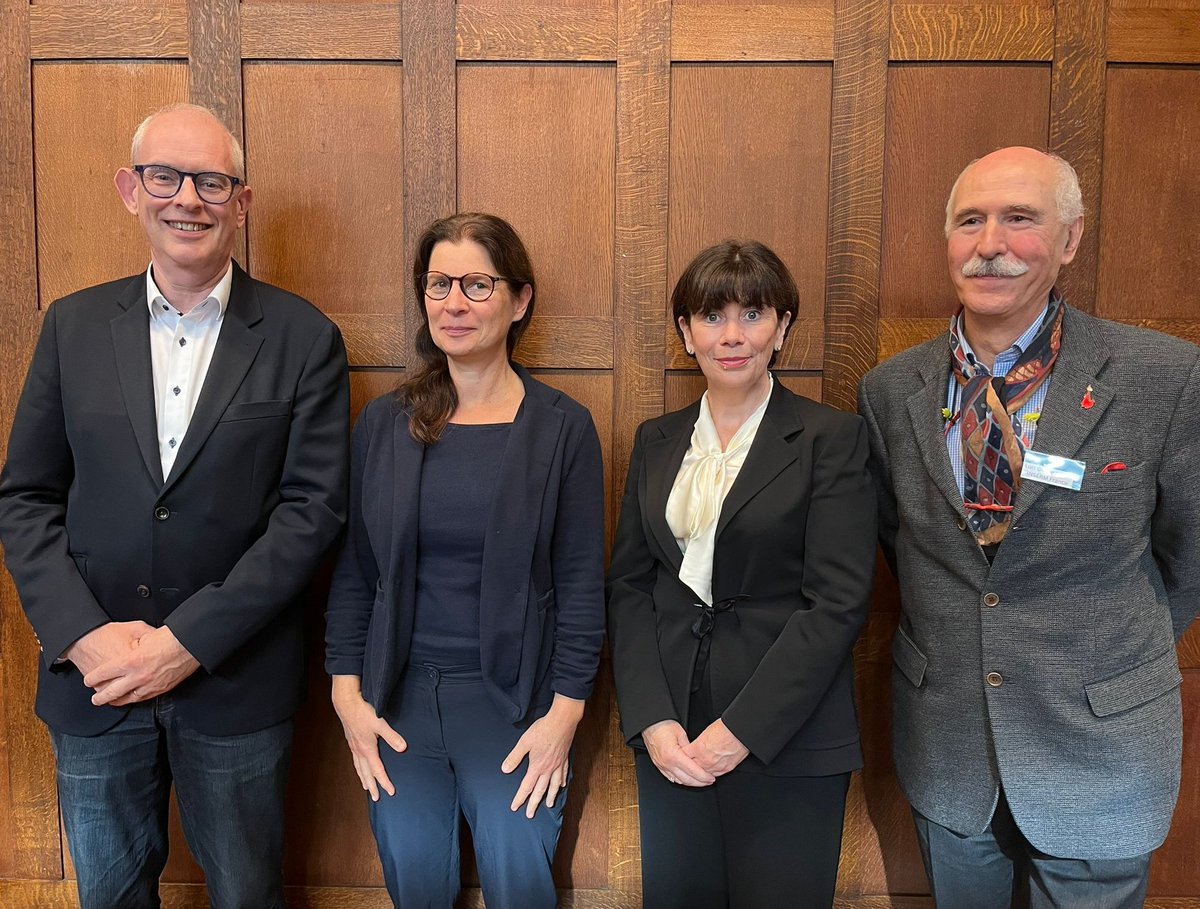 Bronafullen tweet media