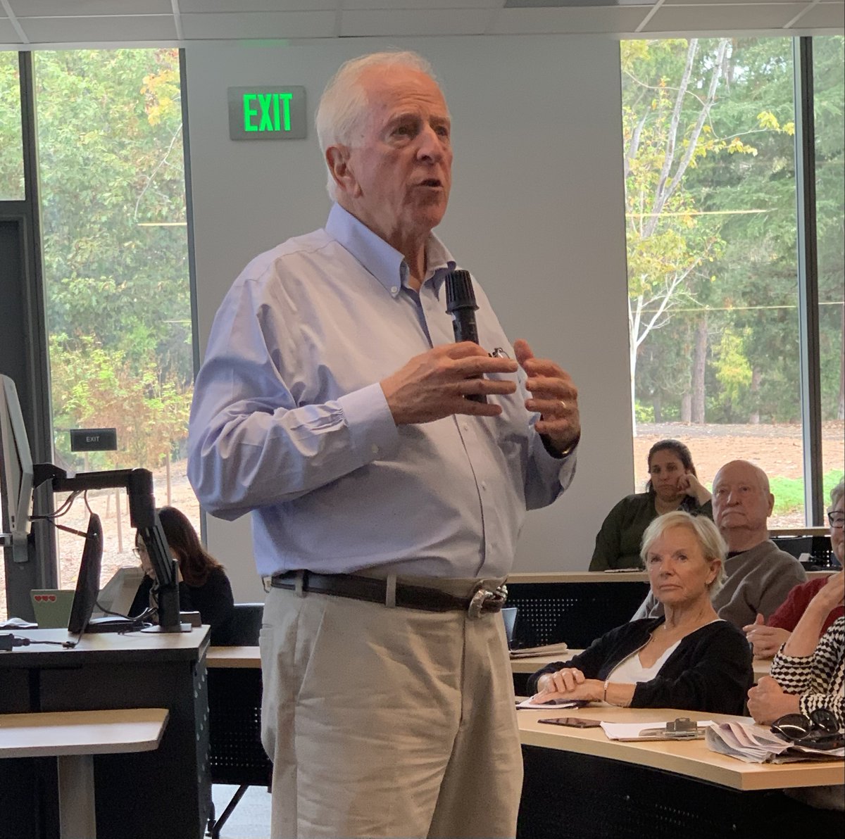 SSU_1961's tweet image. Rep. Mike Thompson speaks to a SSU Osher Lifelong Learning Institute class on Wednesday, Oct. 16. Thompson covered several topics, including the 2024 presidential race and gun violence. The class is led by Dr. David McCuan, SSU political science professor and elections expert.