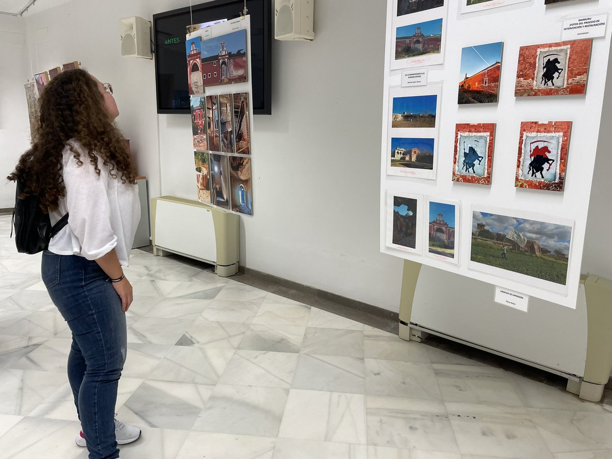NereaTovarDH's tweet photo. Hoy se ha inaugurado la Exposición  “Salvemos la Hacienda Ibarburu” en la Sala de Exposiciones de la UPO.

Seguimos en la lucha para reivindicar la recuperación y restauración de un edificio tan importante para el patrimonio artístico, histórico y cultural nazareno.

💪🏼 https://t.co/5fPXGg883F