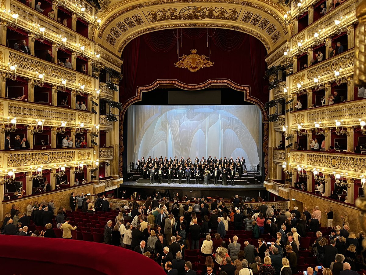 Simon Boccanegra al <a href="/teatrosancarlo/">Teatro San Carlo</a>, scenografia <a href="/kengokuma/">隈研吾</a>, luci <a href="/FilippoCannata/">Filippo Cannata</a>