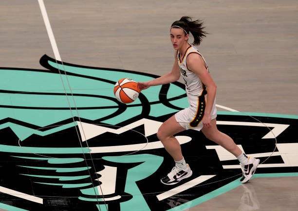 mezharalee's tweet image. A Ravens fan took post-game celebrations to the extreme, unleashing a viral beatdown on two Commanders fans. This intense altercation is lighting up Football Twitter! Did he go too far?

Know more... bit.ly/489lqT2

#RavensFlock #CommandersFans #RavensVsCommanders #NFL