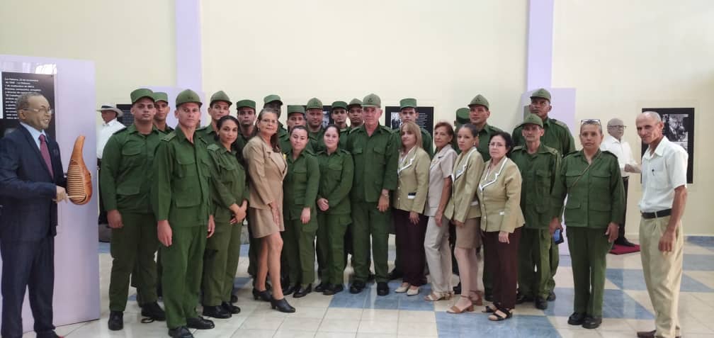 Los fiscales de todo el Territorio Oriental realizan un conjunto de actividades en la Provincia #Granma, en saludo al 41 aniversario de su fundación. #Cuba
<a href="/EjrcitoOrienta1/">Ejército Oriental</a> <a href="/FARVISION8/">𝑭𝑨𝑹𝑽𝑰𝑺𝑰Ó𝑵 🇨🇺.</a> <a href="/LogVanguardia/">Logística de Vanguardia</a> <a href="/YudelkisOrtizB/">Yudelkis Ortiz Barceló</a>