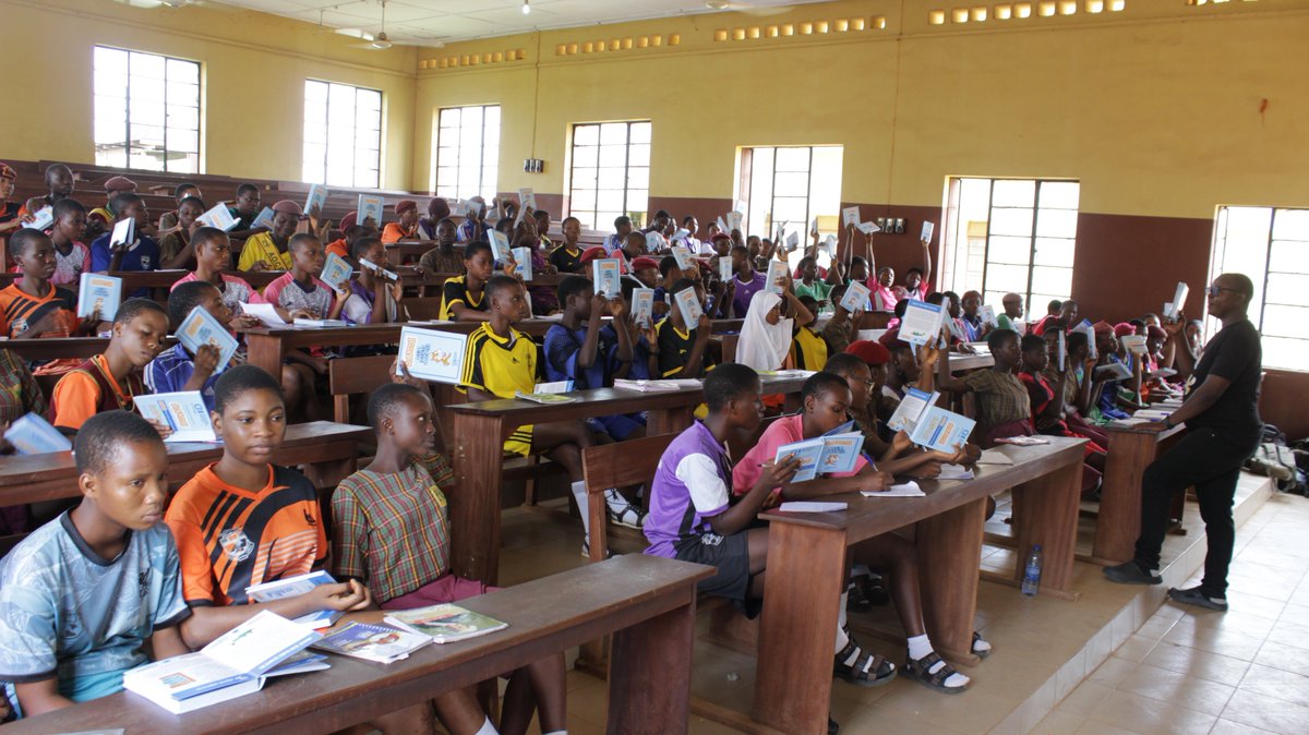onlinehubng's tweet photo. We were at Adeola Odutola College (Snr) in Ijebu Ode on 14th Oct. 2024, training 100 girls in @Scratch! 💻 Empowering young minds with #CreativeCoding and our Scratch Family Bonding Flashcards! #SEC #GirlsLearnCode #Scratch #EmpoweringGirls #STEM #OneStudentOneSkill #Phase3 1/10 https://t.co/9wnwkTrW2f