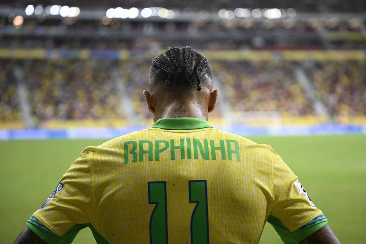 GBarca_'s tweet photo. If Brazil are serious about competing in the World Cup 2026, they should ditch Vinicius and build a team around Raphinha and Neymar. https://t.co/V1c9JKu0xk