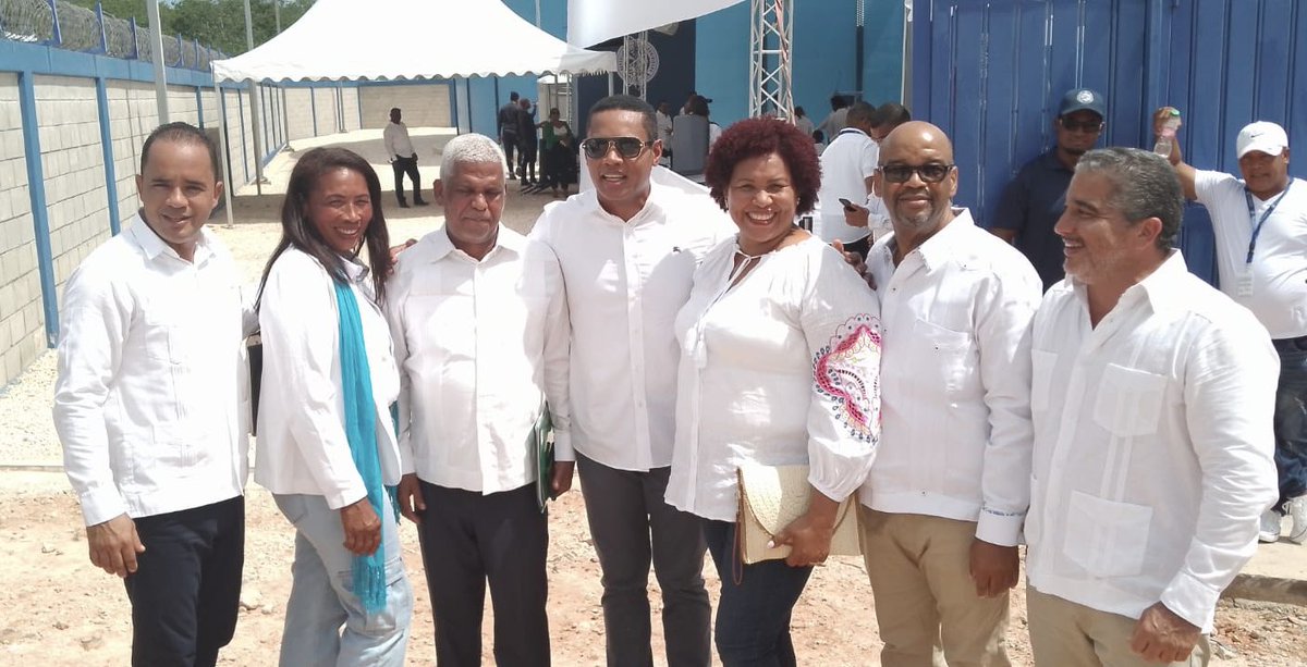 frankhsoto's tweet photo. Hoy estuvimos en la Prov. Pedernales, acompañando al presidente @luisabinader a la Inauguración de la Segunda Fase del Puerto de Cabo Rojo.  1/2 https://t.co/wqRjZDTeJj