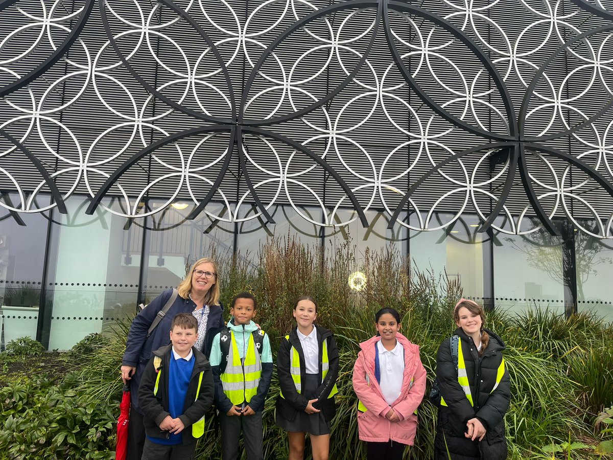 StBPrimWorcs's tweet photo. Taking our children up to Birmingham today to speak at #GOE24 was one of those teacher moments! What an amazing experience for all of us! @voice21oracy @LibraryofBham @CLOtC #Oracy Lovely to meet you @RealGeoffBarton We were inspired! https://t.co/qVMQGZdlFv