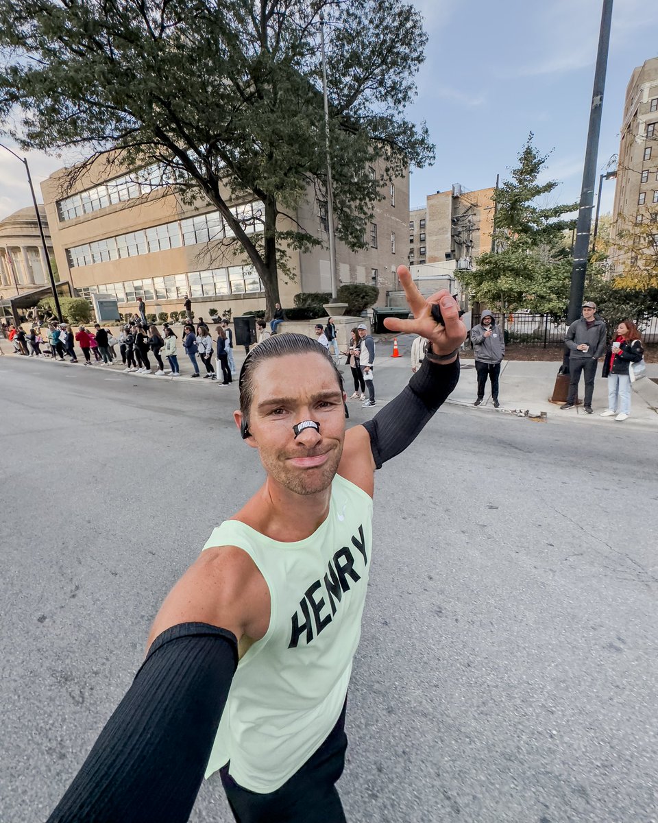 HenryJWade's tweet photo. Chicago marathon 2024 🥇 another sub 3 in the bank #chicago https://t.co/JwMvvHop0n