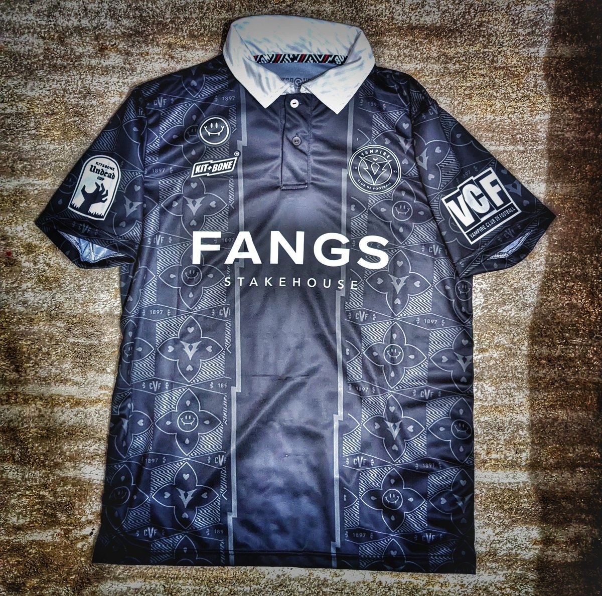 jacksonbosco's tweet photo. What a beautiful shirt this is for #Halloween by @kitandbone ! Loving the detail and #Dracula 7 nameset at the back ! π Looking forward to wearing it. π #trickortreat #footballshirt #ShirtCollector #KitandBone https://t.co/rHQavtzgKW