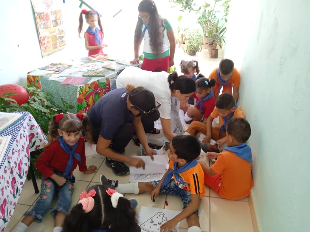 HEdgeAEE's tweet photo. Día 16 de octubre celebramos el Día de la Alimentación Sana con actividades de estimulación y premiación a nuestros niños ,docentes y trabajadores en materialización de la estrategia de la Educación alimentaria y nutricional 
@CubaMined 
@DgeEste 
@YolivanC41557 
@DirectEducaHab https://t.co/W1BlRsj9qk