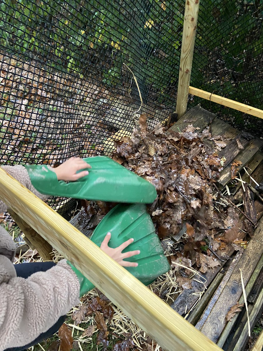TaylormadeOL's tweet photo. Gardening and Environmental club @st_michaels_ce have been busy finishing off the new hedgehog shelter/leaf composter! 🦔 Dry straw for the bedding, reclaimed wood roof then leaves, leaves and more leaves! 🍁 🍃🍂 https://t.co/QncvSX4gyB