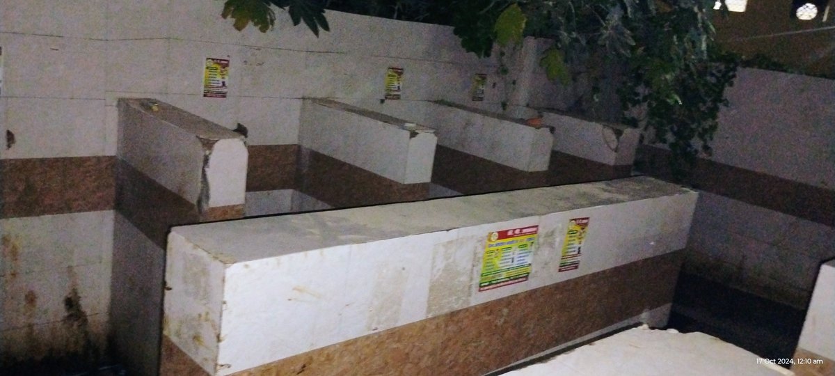 Ankit38648's tweet photo. @RailMinIndia @RailwaySeva @DrmJhansi 

Gwalior railway station pf no 1 ke bahar bane public free males toilet condition smelling urine all over the station.... representing modi Ji's swachh bharat https://t.co/ODdBml0Jgg