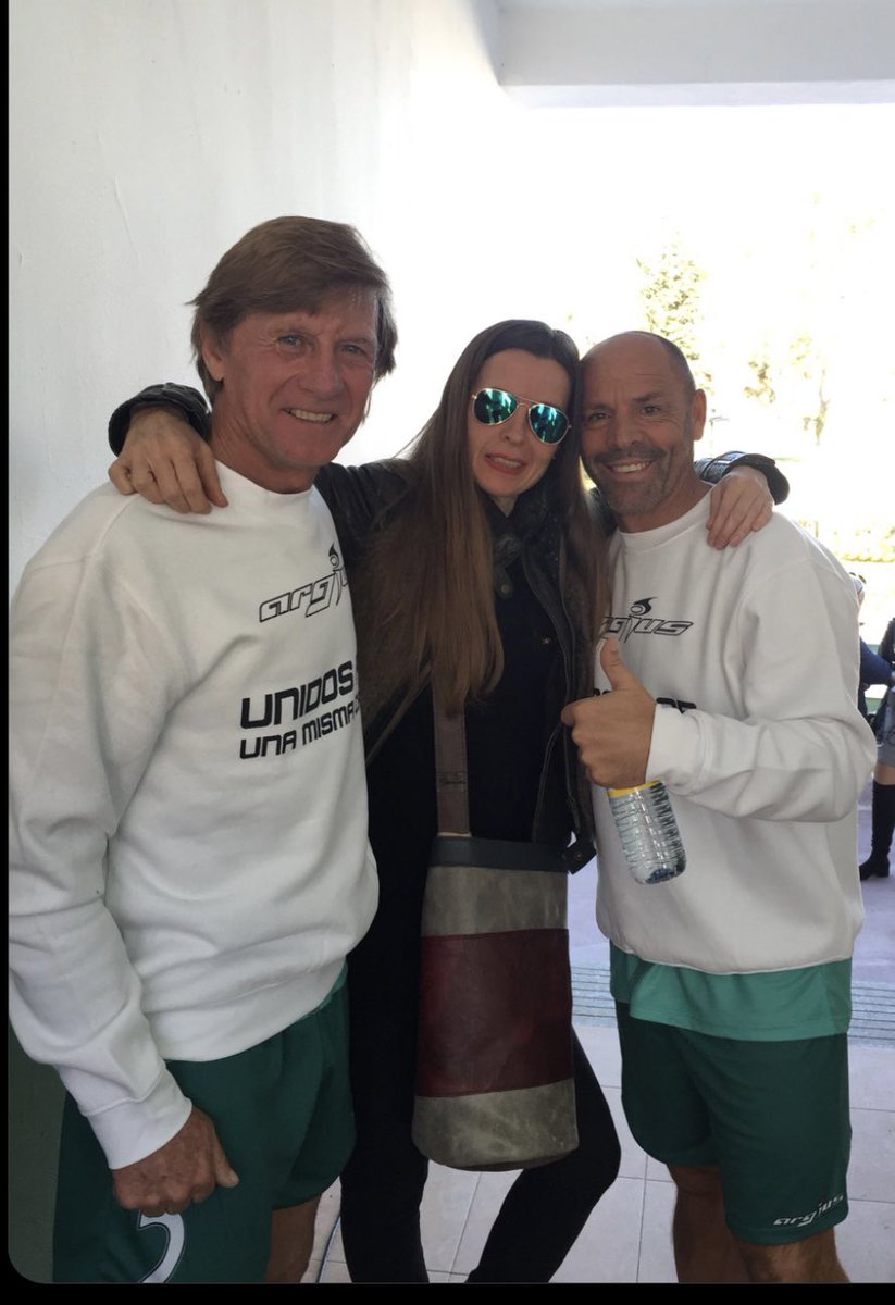 Isabel_Lillo's tweet photo. FELICIDADES allá donde estés aquí estamos los tres , @lucianohf_6  y @A_PerezGarcia en uno de tantos partidos benéficos https://t.co/flfj0psjUj