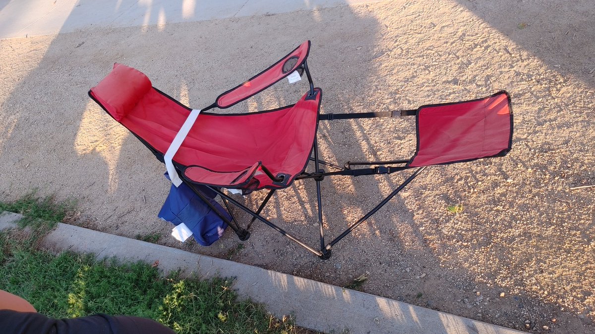 Hamealticket's tweet photo. @Target You all need to do a better job of checking items that are returned, and delivered to people. I was supposed to get a big &amp; tall chair, instead I was given someone's old beat up, dusty lounge chair. Of course the return window passed. Do better. #QualityControl https://t.co/ToV2Evkjlg
