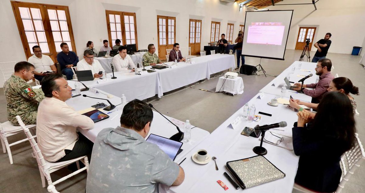 CuitlahuacGJ's tweet photo. En la histórica Ex-Hacienda de Toxpan en Córdoba trabajamos desde la COESCONPAZ para revisar temas de seguridad y protección ciudadana, junto a fuerzas federales, estatales y fiscalías. https://t.co/OAyvlxsMvG