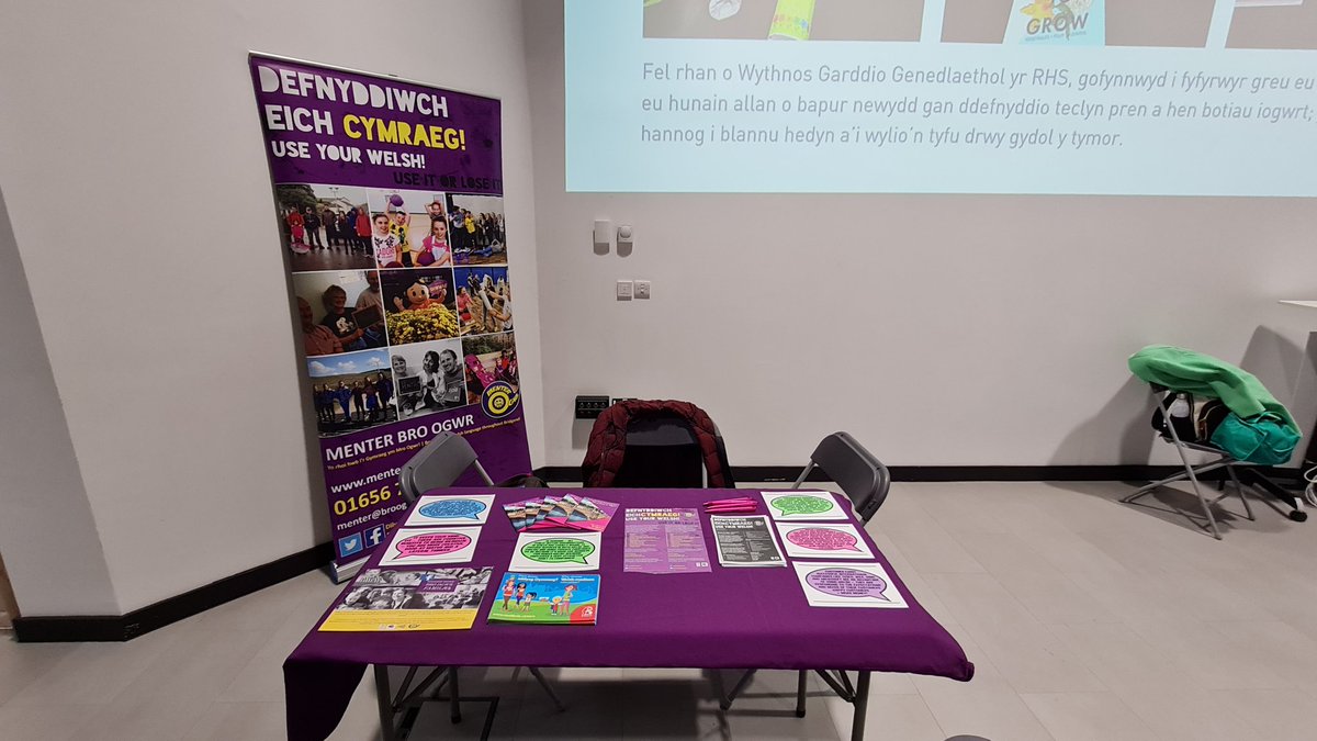 Menter Bro Ogwr (@menterbroogwr) on Twitter photo Diolch i <a href="/ColegPenybont/">Cymraeg CPenybont</a> am estyn gwahoddiad i ni fynychu Prosiect Cyrchfannau’r Dyfodol heddiw. Roedd yn gyfle gwych i fyfyrwyr ddysgu am <a href="/menterbroogwr/">Menter Bro Ogwr</a> a’r cyfleoedd sydd ar gael iddynt wirfoddoli eu hamser gyda ni fel rhan o’u prosiect Bagloriaeth Sgiliau Cymru Uwch. Diolch i <a href="/ColegPenybont/">Cymraeg CPenybont</a> am estyn gwahoddiad i ni fynychu Prosiect Cyrchfannau’r Dyfodol heddiw. Roedd yn gyfle gwych i fyfyrwyr ddysgu am <a href="/menterbroogwr/">Menter Bro Ogwr</a> a’r cyfleoedd sydd ar gael iddynt wirfoddoli eu hamser gyda ni fel rhan o’u prosiect Bagloriaeth Sgiliau Cymru Uwch.