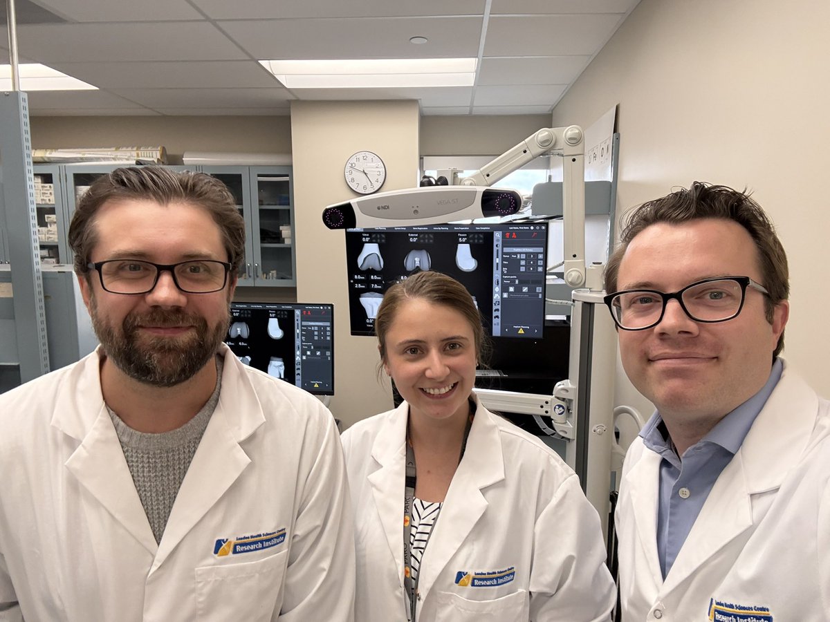 TeeterLab's tweet image. Mako robot set up along with our demo revision case featuring PET/MRI imaging and RedLux implant analysis.